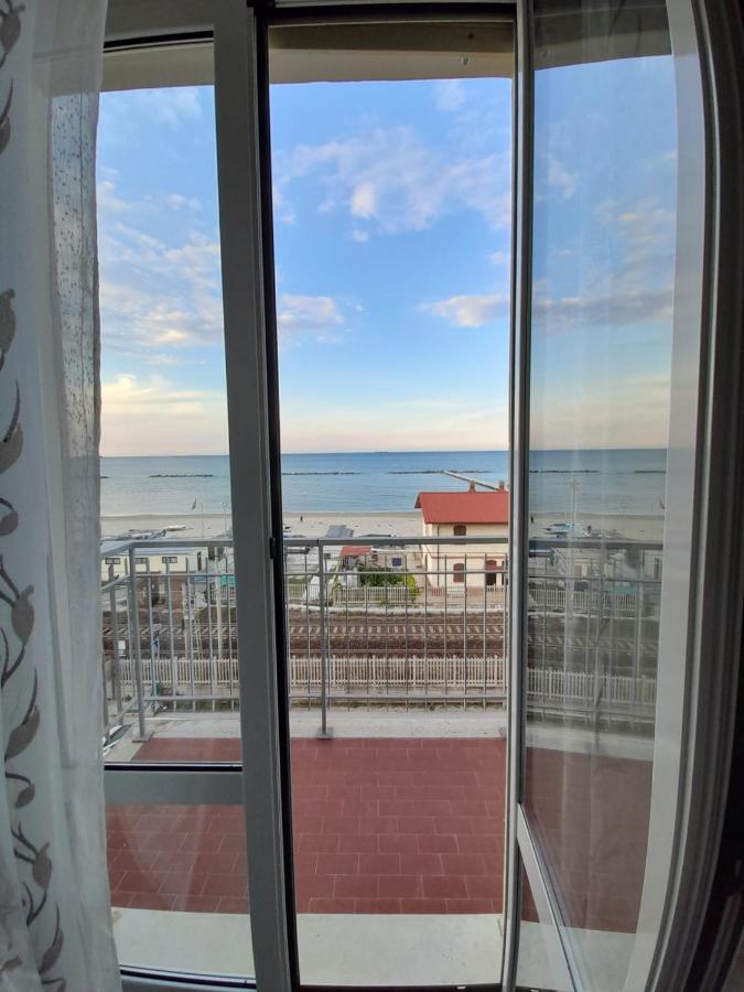 Appartamento Fronte Mare 팔코나라마리티마 외부 사진